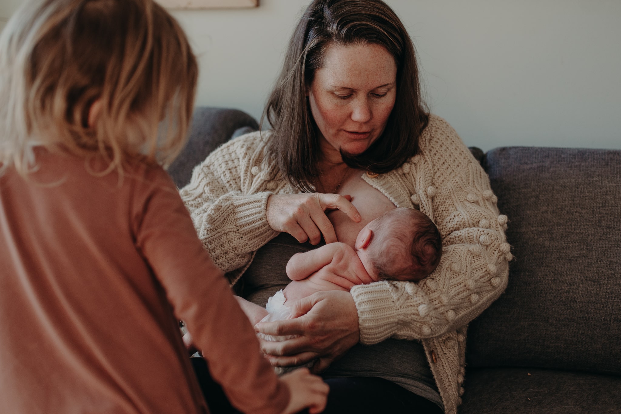 breastfeeding big sister-small